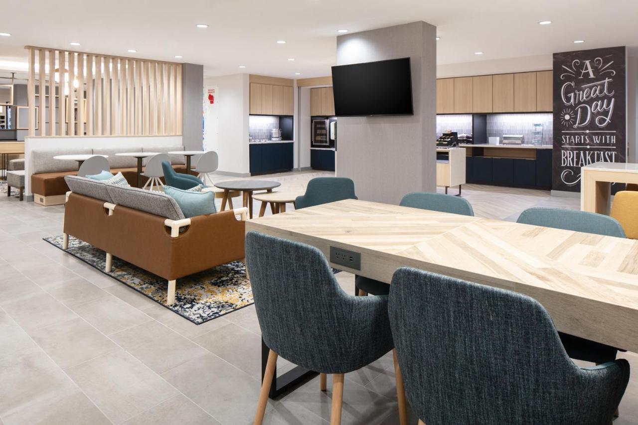 Towneplace Suites By Marriott Oshkosh Exteriör bild