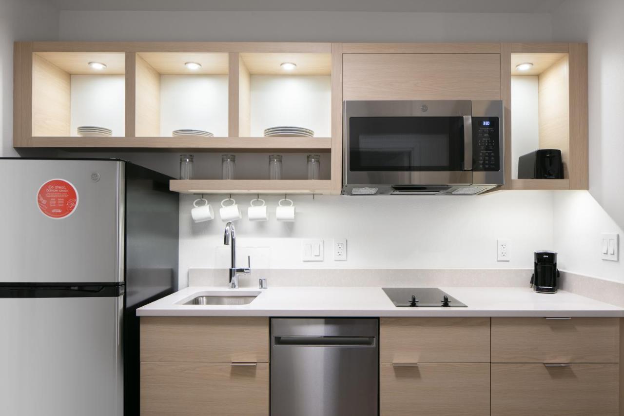 Towneplace Suites By Marriott Oshkosh Exteriör bild