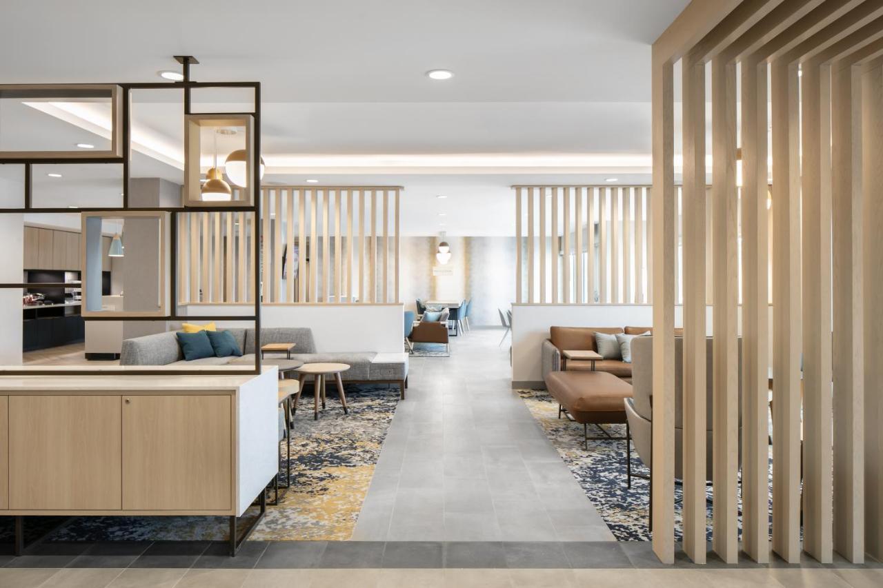 Towneplace Suites By Marriott Oshkosh Exteriör bild