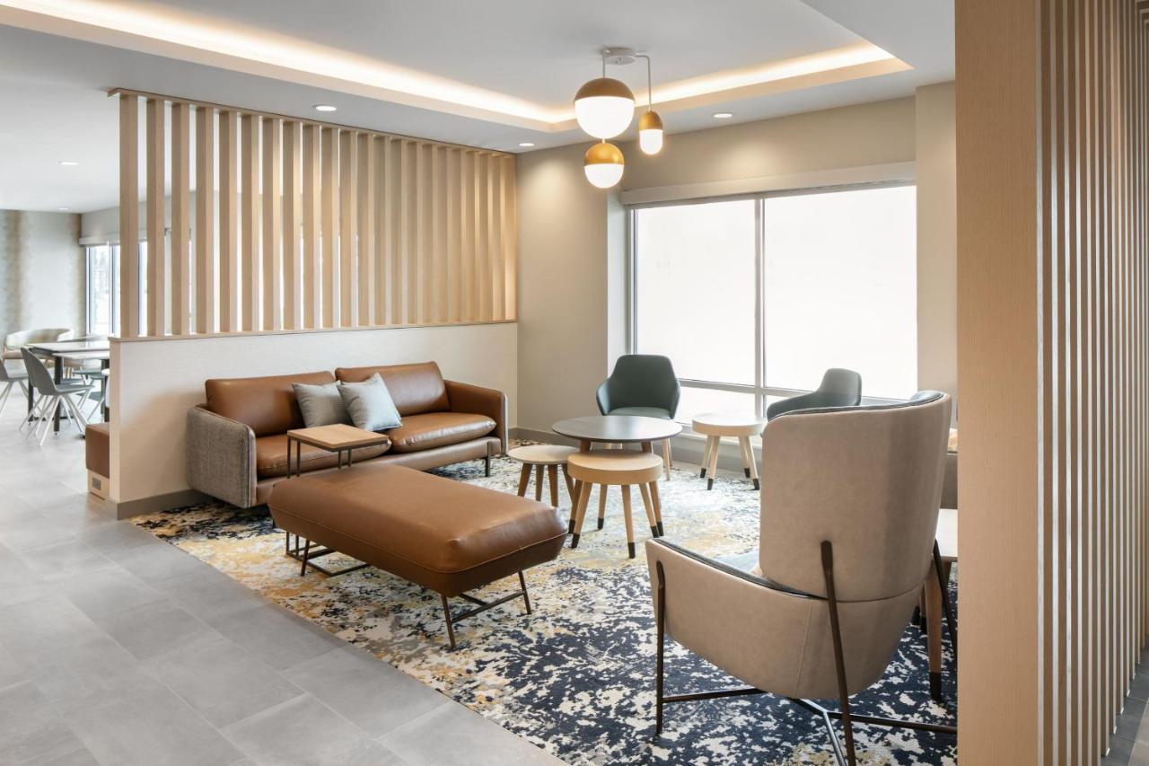 Towneplace Suites By Marriott Oshkosh Exteriör bild