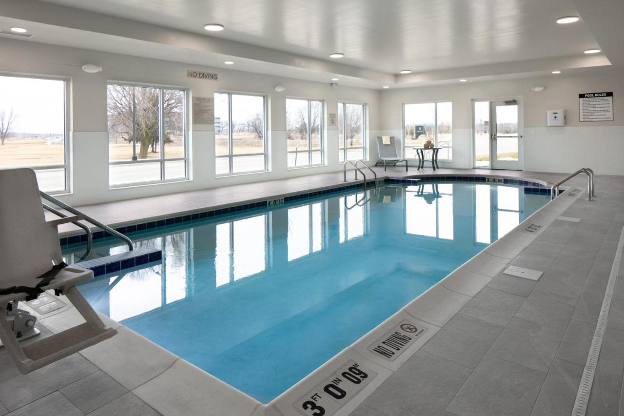 Towneplace Suites By Marriott Oshkosh Exteriör bild
