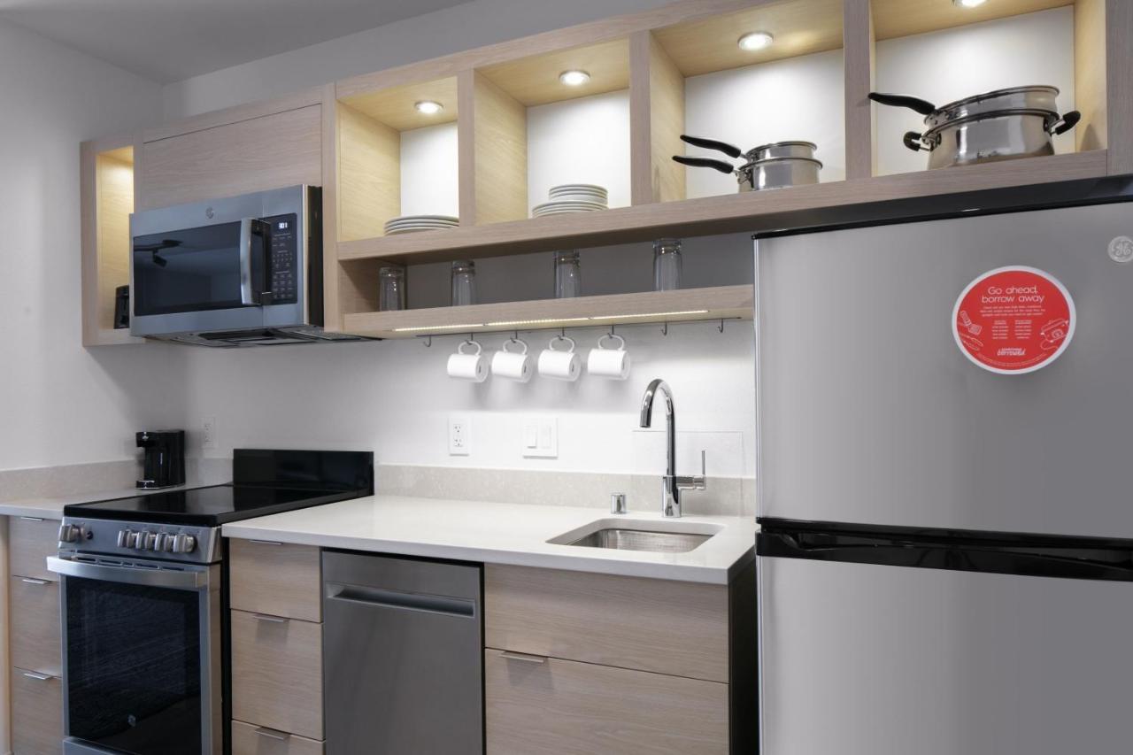 Towneplace Suites By Marriott Oshkosh Exteriör bild