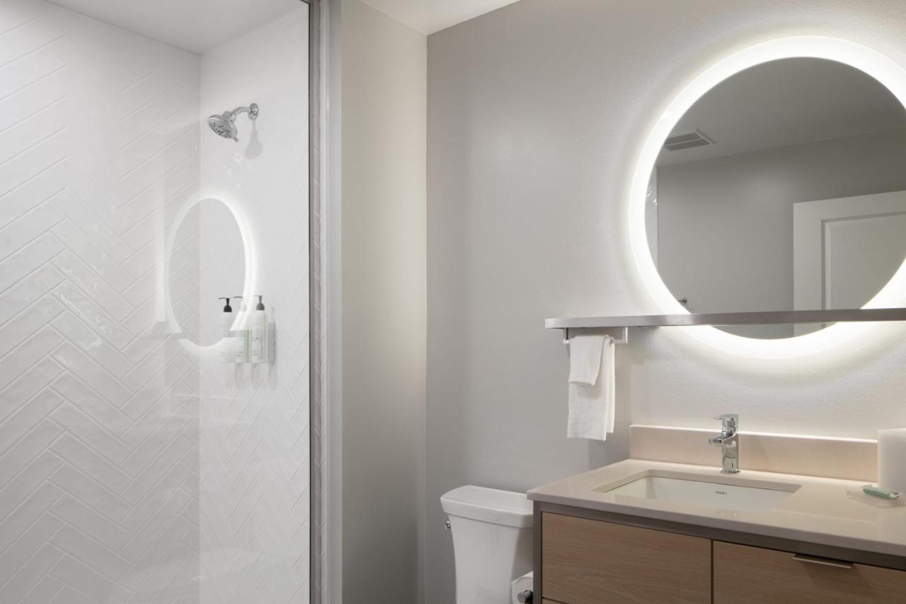 Towneplace Suites By Marriott Oshkosh Exteriör bild