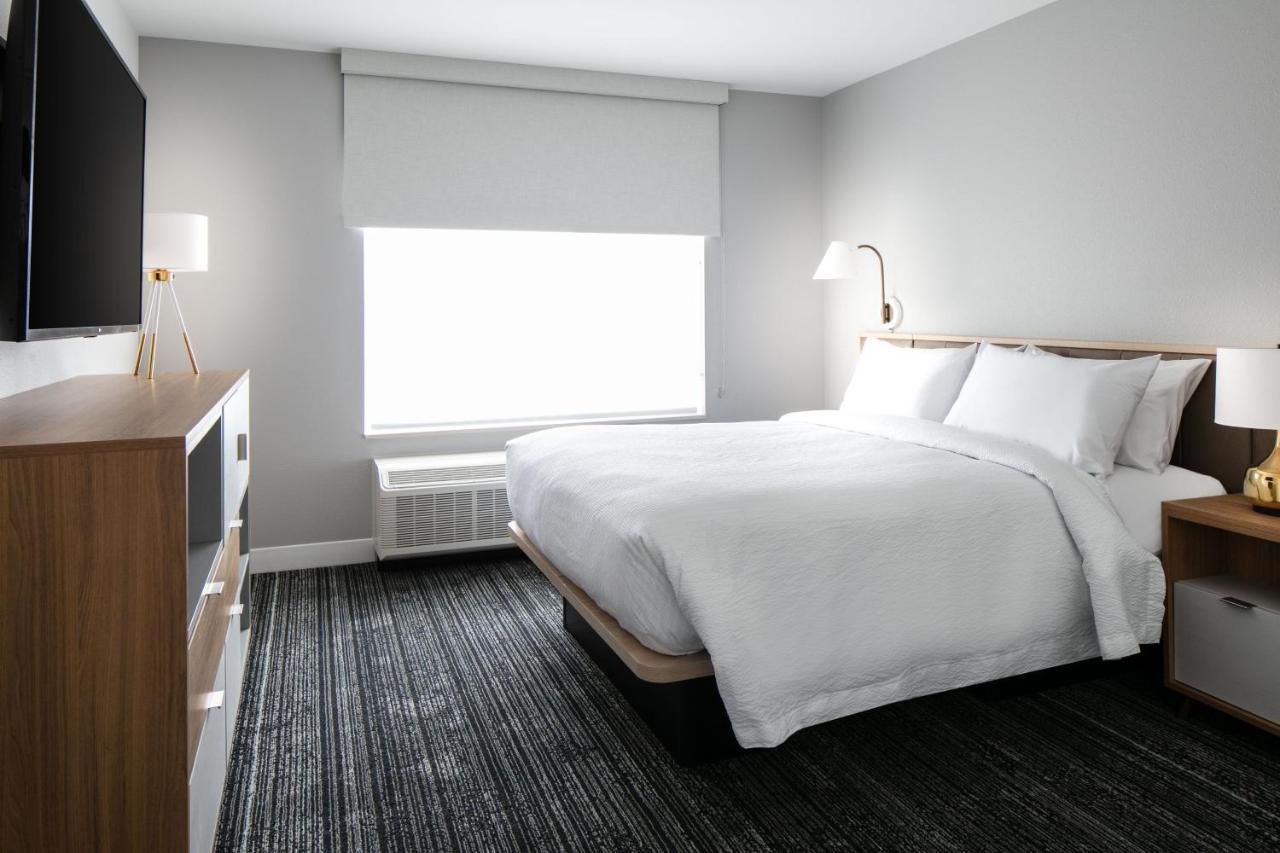 Towneplace Suites By Marriott Oshkosh Exteriör bild