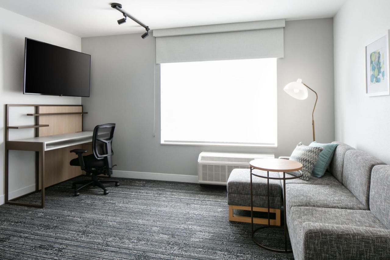 Towneplace Suites By Marriott Oshkosh Exteriör bild